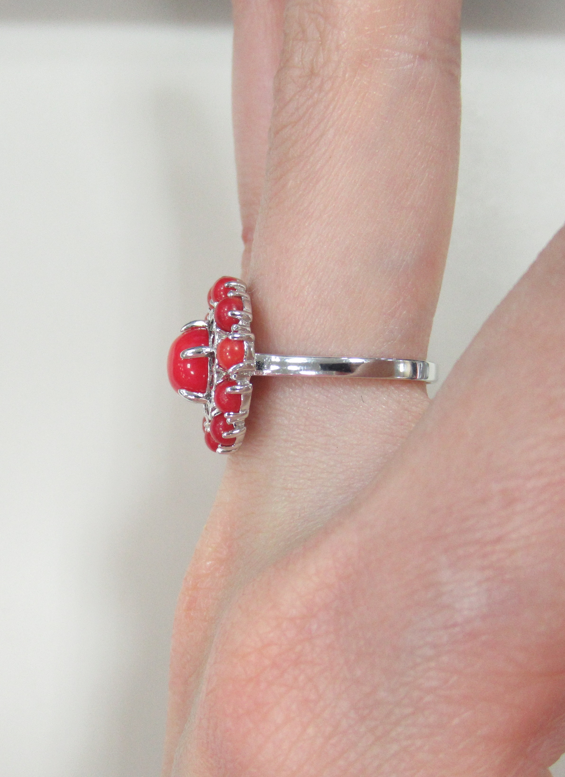 Серебряное кольцо с кораллами